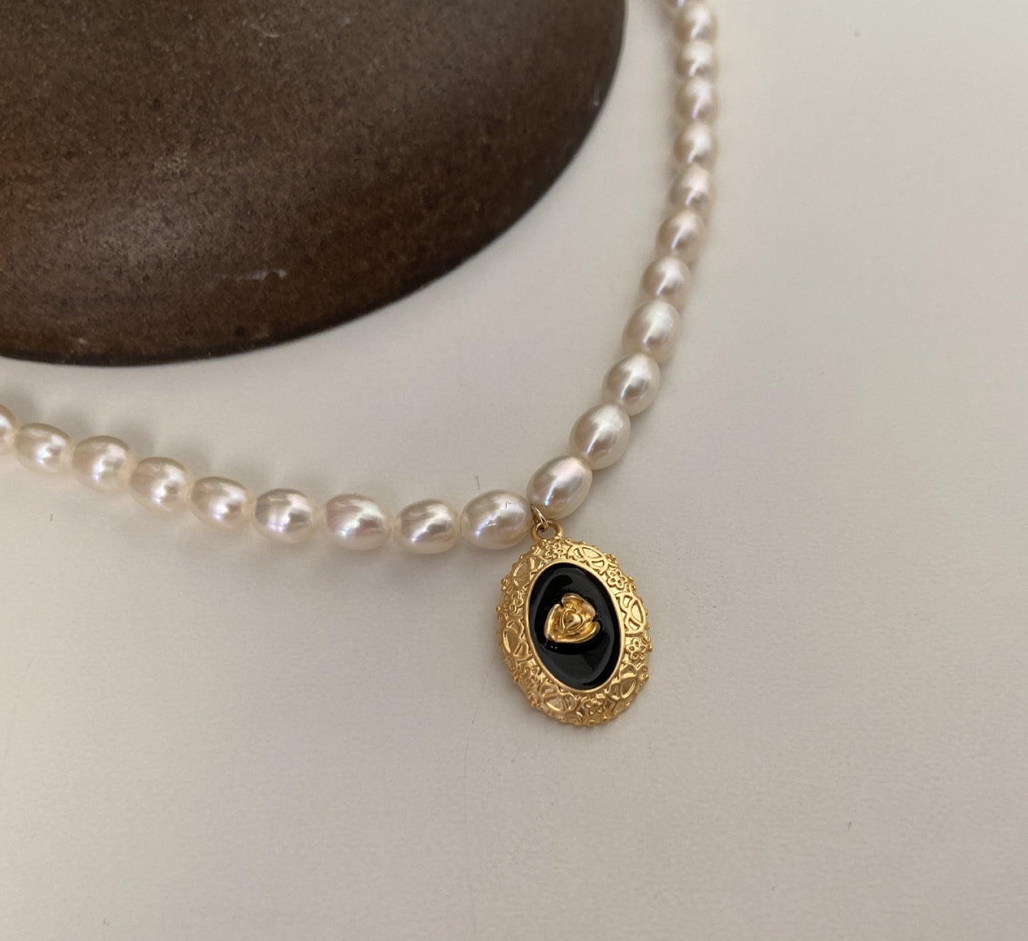 Vienna Pattern Pearl Necklace