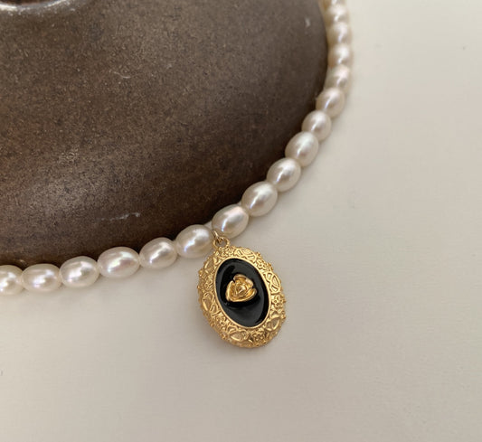 Vienna Pattern Pearl Necklace