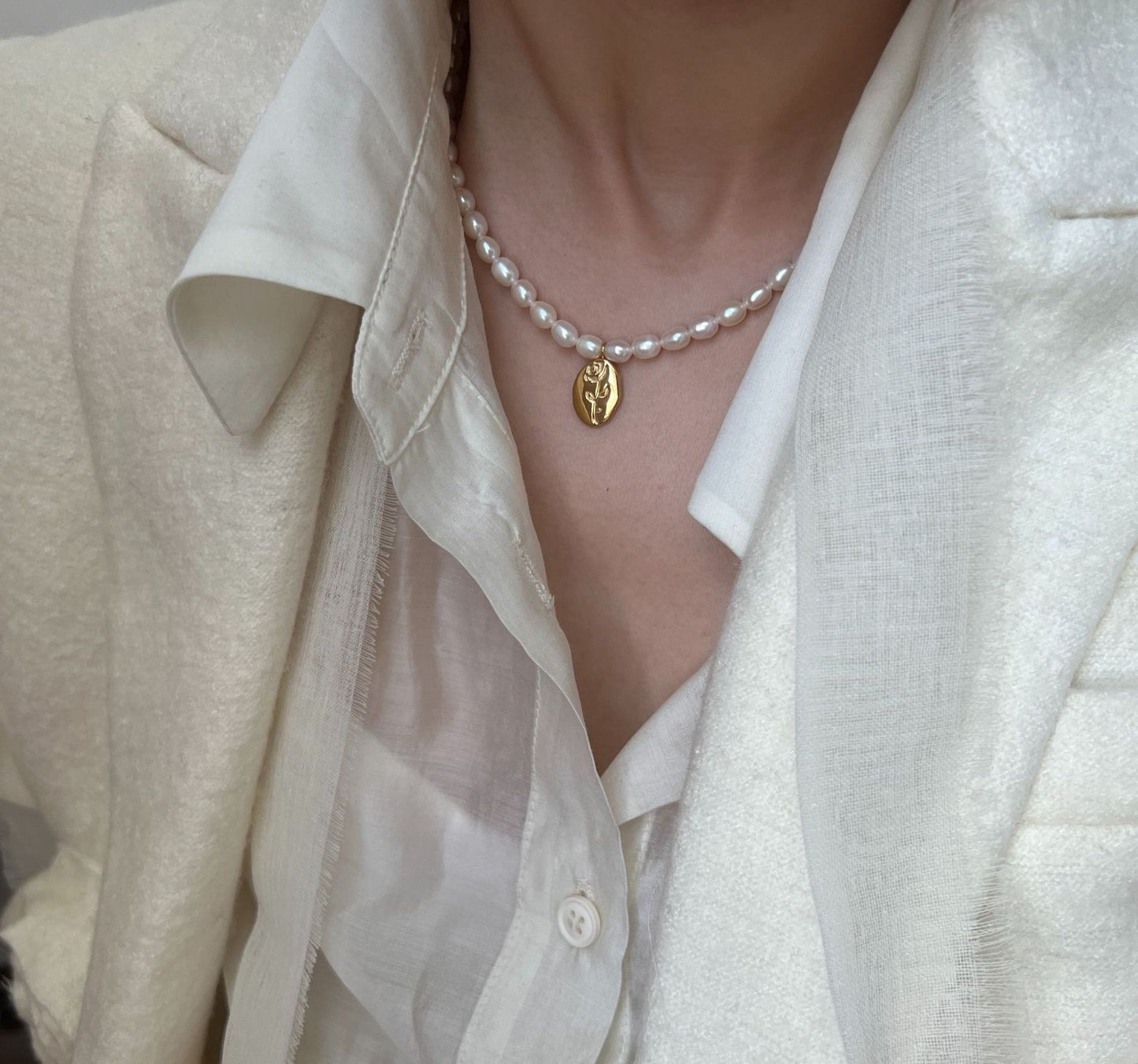 Rose Pattern Drop Shape Pearl Necklace