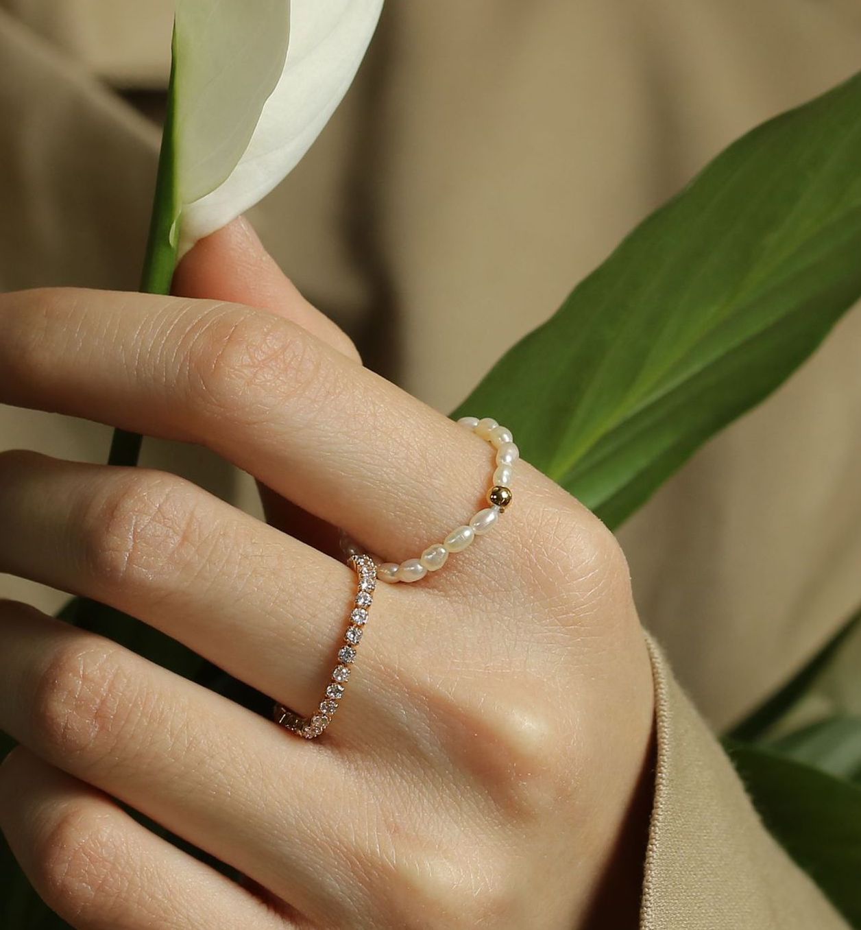 Fine Chain Elegant Style Pearl Ring With One Gold Plated Bead